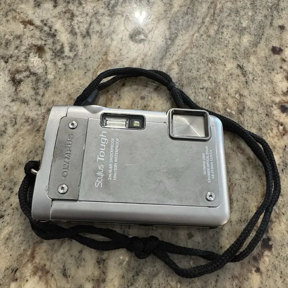 Olympus Stylus Tough TG-830 Shockproof Waterproof GPS 16MP Digital Camera FLAWS